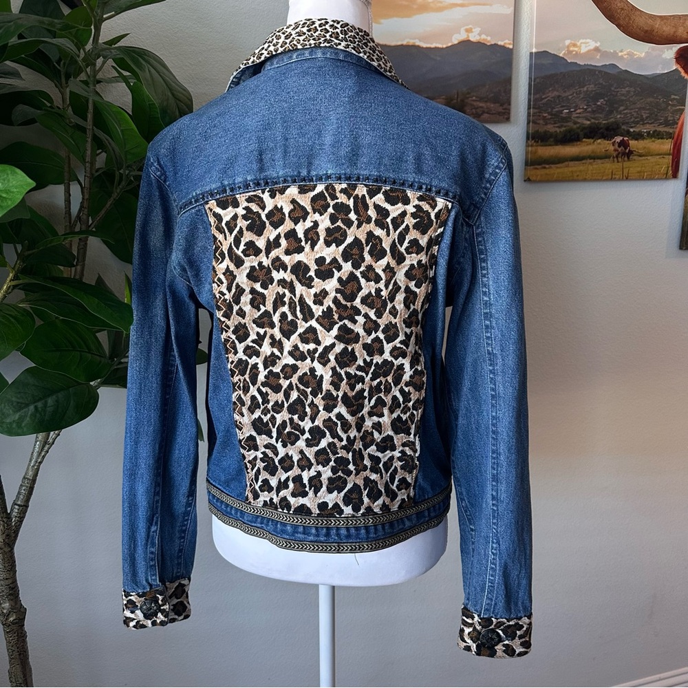 Leopard Print Denim Jacket - Picture 4 of 5